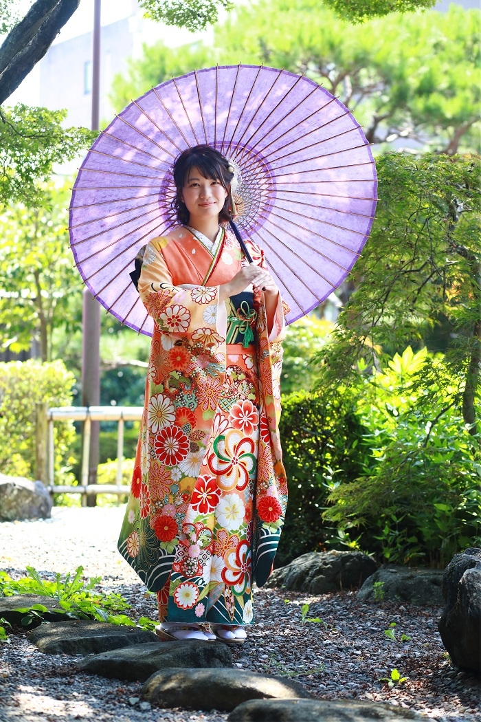 オレンジ色のお振袖